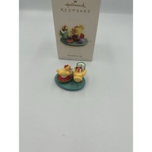 2006 Hallmark Keepsake Ornament Parents to Be Chicken & Hen Nesting & Knitting